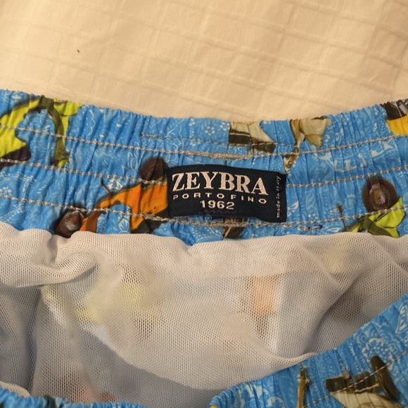 BNWOT men’s swim trunks made in Italy XL - Picture 2 of 7